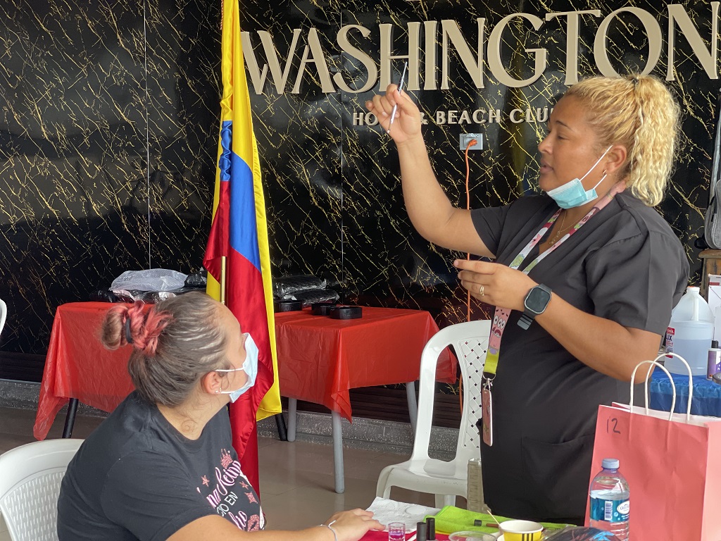 Asistentes al taller adicional de manicura, pedicura y acrílico en Colón