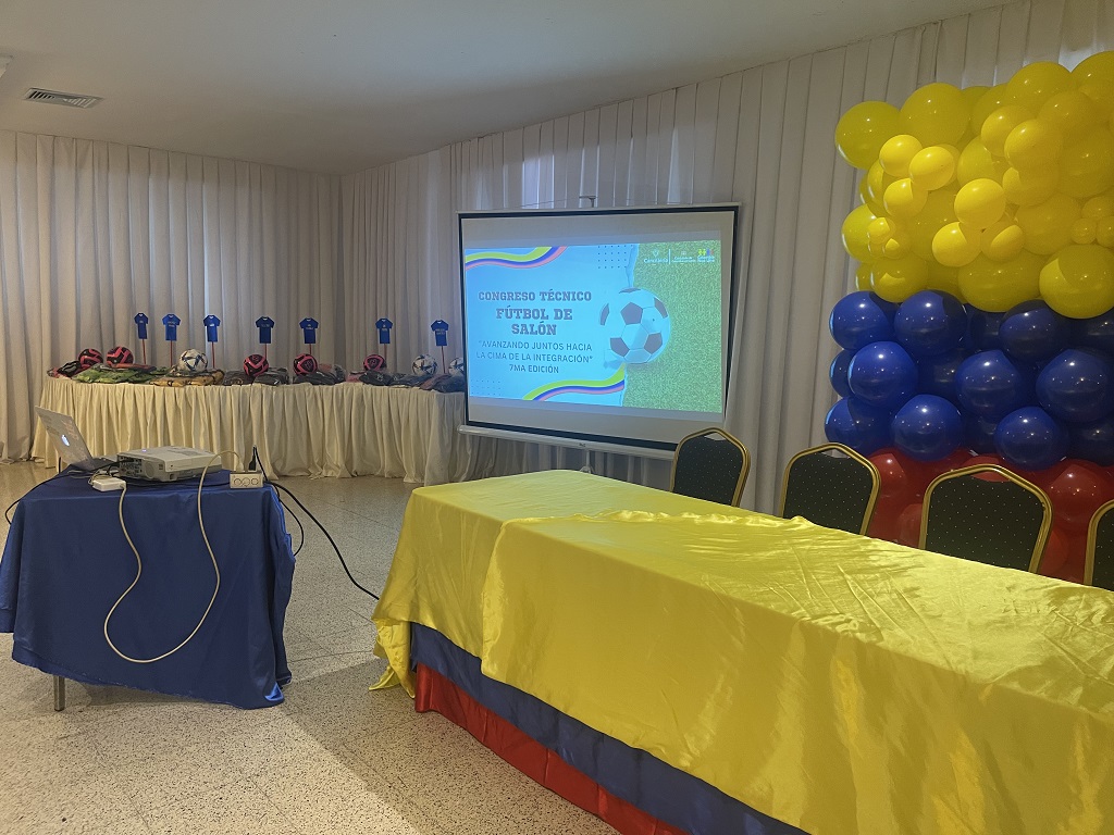 Inauguración del campeonato de fútbol de salón "Avanzando juntos hacia la cima de la integración"