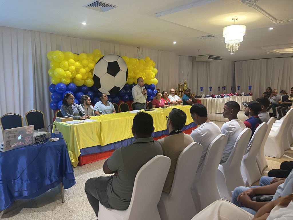 Inauguración del campeonato de fútbol de salón "Avanzando juntos hacia la cima de la integración"