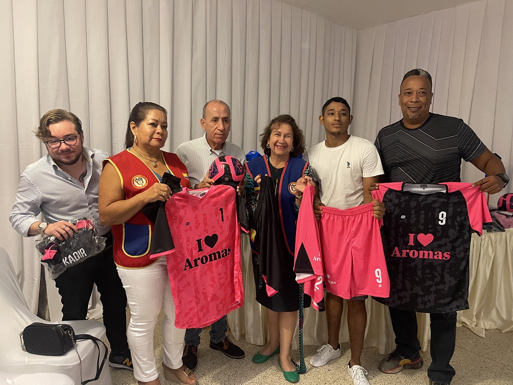 Inauguración del campeonato de fútbol de salón "Avanzando juntos hacia la cima de la integración"