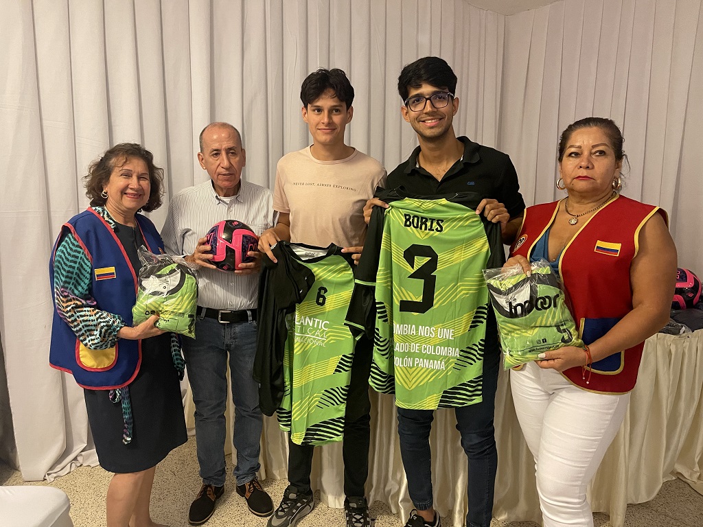 Inauguración del campeonato de fútbol de salón "Avanzando juntos hacia la cima de la integración"