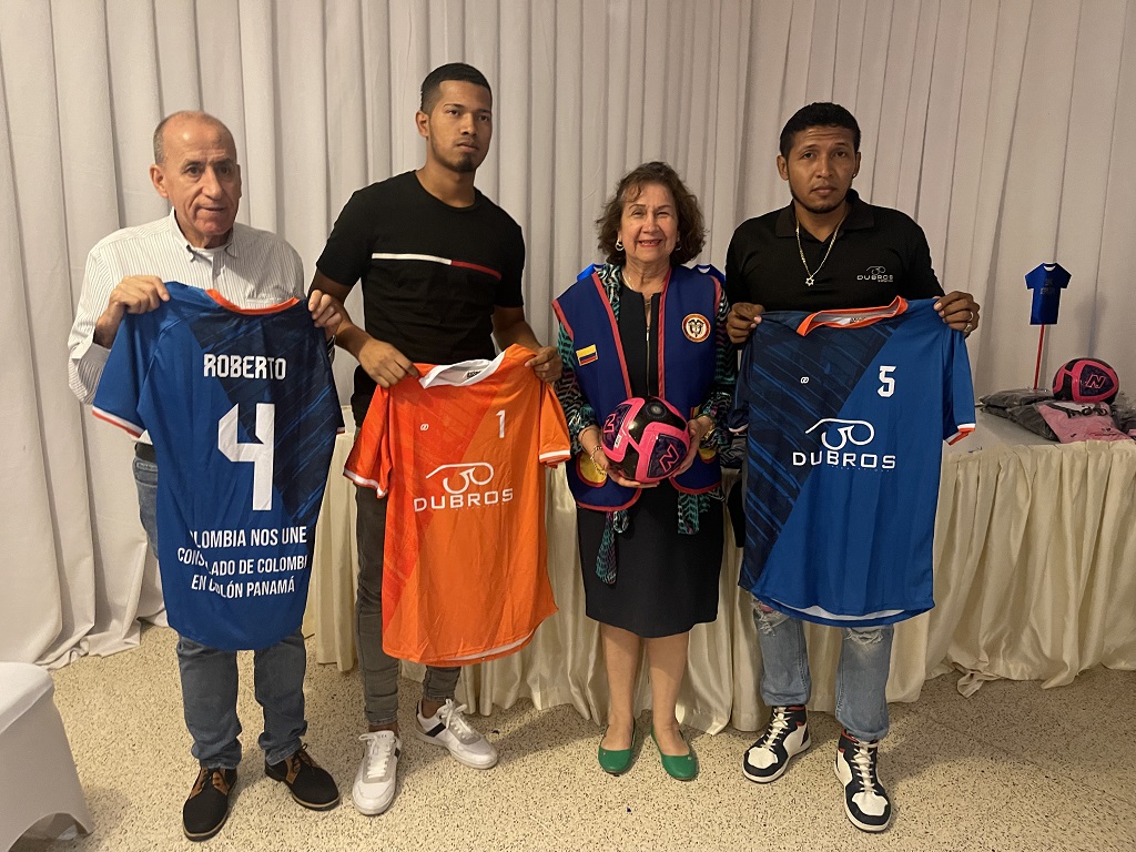 Inauguración del campeonato de fútbol de salón "Avanzando juntos hacia la cima de la integración"