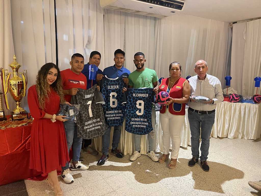 Inauguración del campeonato de fútbol de salón "Avanzando juntos hacia la cima de la integración"