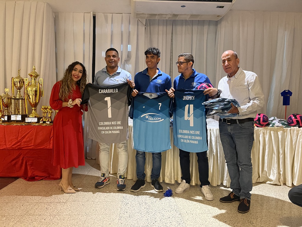 Inauguración del campeonato de fútbol de salón "Avanzando juntos hacia la cima de la integración"