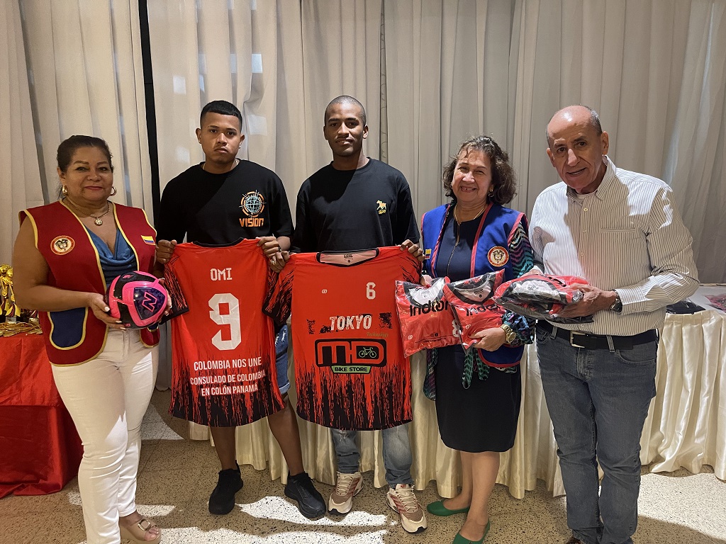 Inauguración del campeonato de fútbol de salón "Avanzando juntos hacia la cima de la integración"