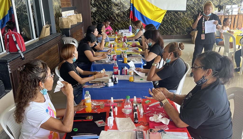 Consulado de Colombia en Colón llevó a cabo un exitoso taller de manicura, pedicura y acrílico 