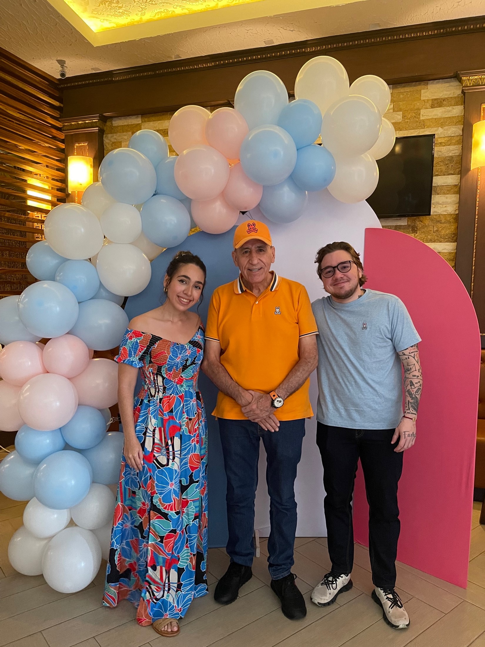 El Consulado de Colombia en Colón culmina con éxito taller de decoración de fiestas con globos, promoviendo el emprendimiento y la Innovación