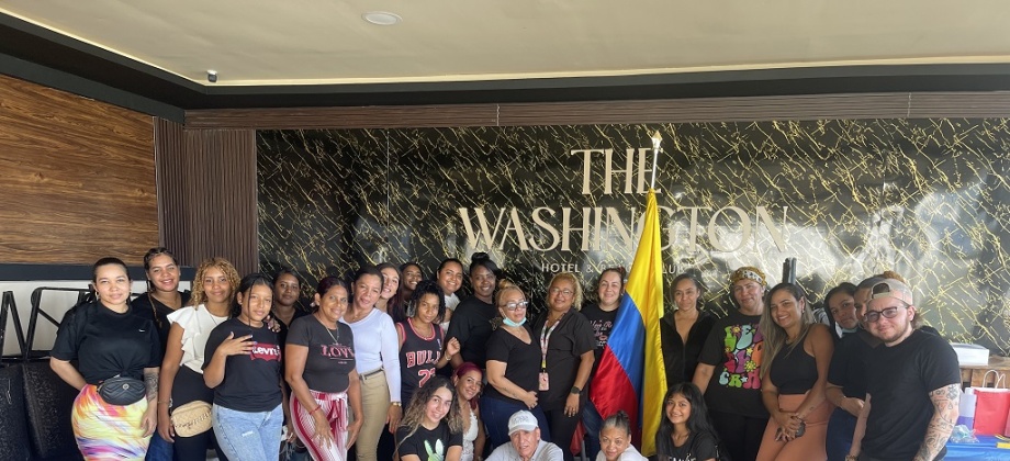 Asistentes al taller adicional de manicura, pedicura y acrílico en Colón