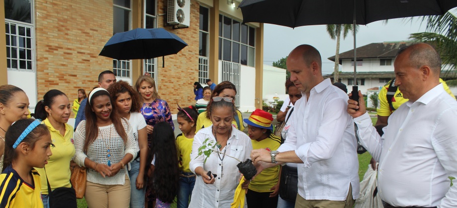 El Consulado de Colombia en Colón, Panamá celebró la Fiesta Nacional con las víctimas del conflicto