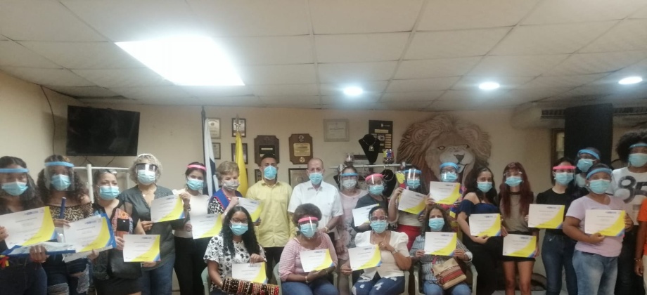 Consulado de Colombia en Colón  realizó el “Taller de “Bisutería”