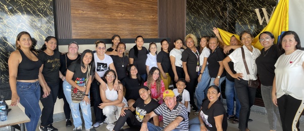 Consulado de Colombia en Colón llevó a cabo un exitoso taller de manicura, pedicura y acrílico 