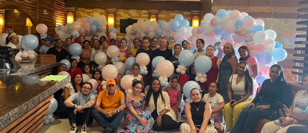 El Consulado de Colombia en Colón culmina con éxito taller de decoración de fiestas con globos, promoviendo el emprendimiento y la Innovación